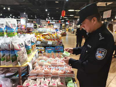 守護“舌尖”安全 共凝團圓味道——昌吉公安開展“中秋、國慶”節前食品安全檢查